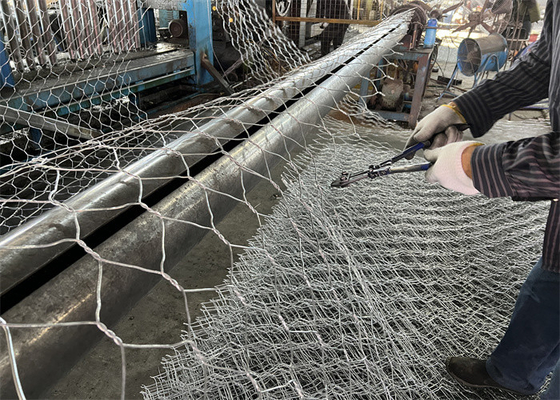 1m-2m প্রস্থ গ্যালভানাইজড গ্যাবিয়ন বক্স 80x100mm জাল আকার